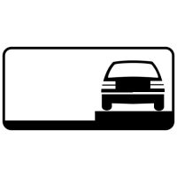 Ceļa zīme - Nr. 831 Transportlīdzekļa novietojuma veids stāvvietā