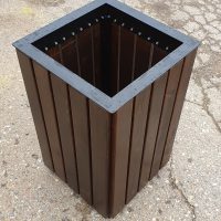 Atkritumu urna koka, metāla