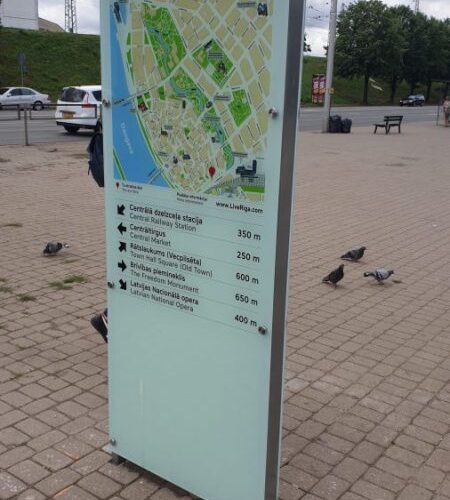 Karte - stikla informācijas stends